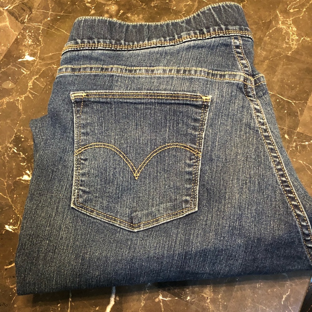 Levi Pull On Jeans. Size 12. NWOT